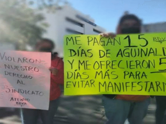 Los trabajadores del Call Center Pachuca en una manifestación, denuncias violación a su derecho de libertad sindical, confirmado ahora por el Mecanismo Laboral de Respuesta Rápida del T-MEC
