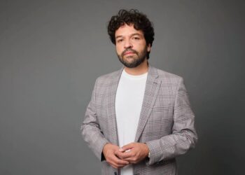 Mario Alberto Monroy: un 2025 entre el teatro independiente y las grandes producciones