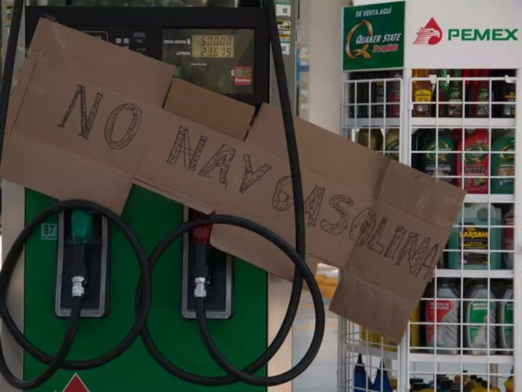 Pemex confirma desabasto de gasolina en la Ciudad de México y el Edomex. Foto Especial