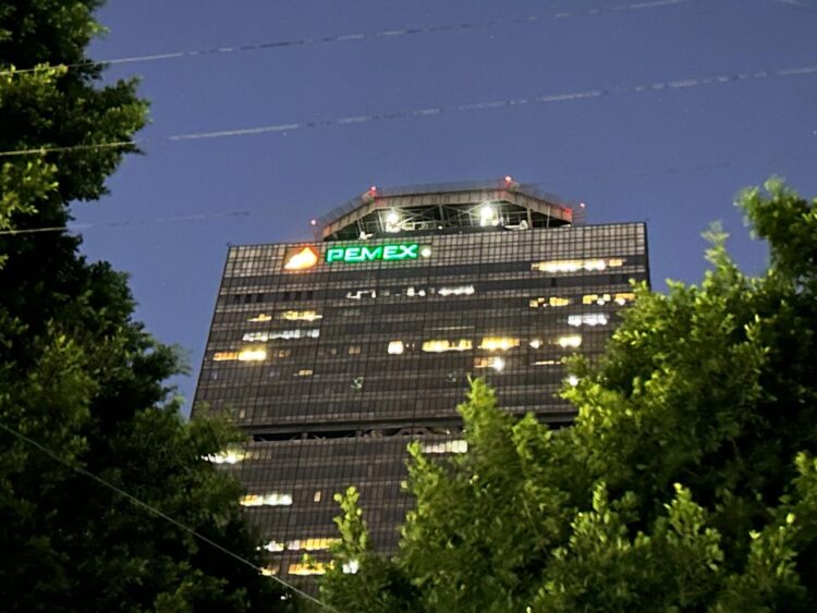 Pemex bajo revisión de Moody’s: posible alza en calificación si mejora gestión financiera y operativa