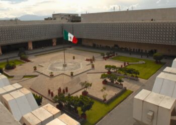 Plaza de los Constituyentes, en la explanada principal del Palacio Legislativo. AMEXI
