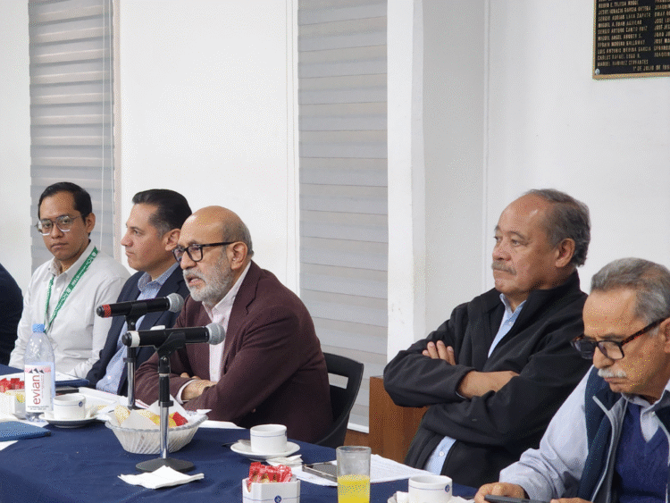 Durante el Pleno de la Unión Nacional de Trabajadores, se analizaron las iniciativas sobre la reforma por la semana laboral de horas y la necesidad de impulsar movilizaciones para el mes de septiembre próximo