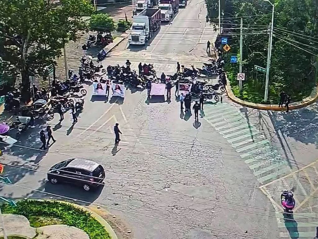 Protesta afueras del Penal de Texcoco.