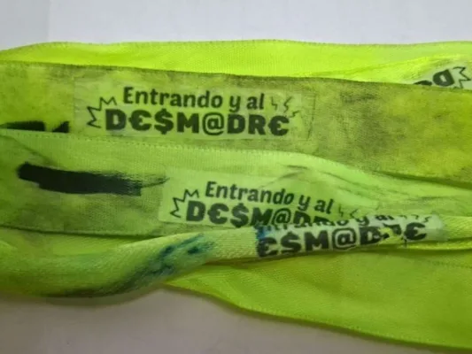 Pulseras que usaban los asistentes a una fiesta clandestina en Texcoco, Edomex. Foto Especial