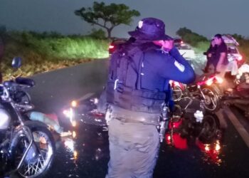 Rayo mata a pareja de motociclistas en Cosoleacaque, Veracruz. Foto Especial