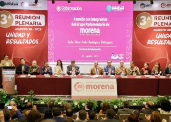 Rosa Icela Rodríguez con los diputados federales morenistas. Es una necesidad histórica impulsar la reforma electoral. AMEXI