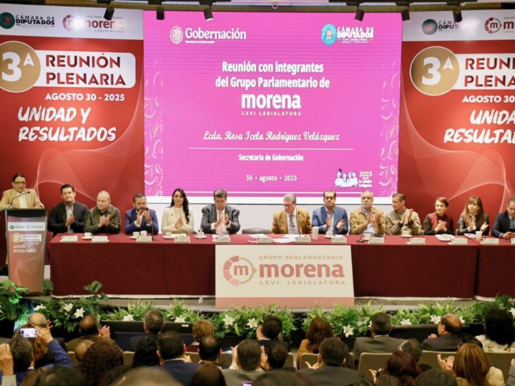 Rosa Icela Rodríguez con los diputados federales morenistas. Es una necesidad histórica impulsar la reforma electoral. AMEXI