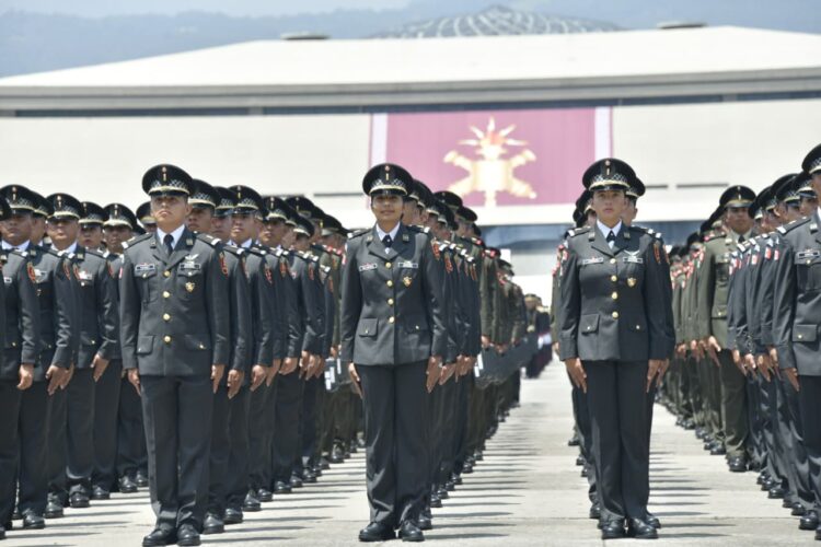 Se gradúan 23 mujeres como oficiales en el Heroico Colegio Militar