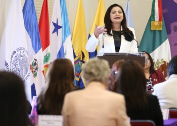 Mónica Soto llama a defender derechos por y para las mujeres