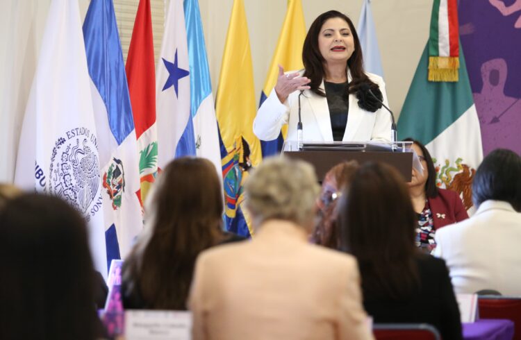 Mónica Soto llama a defender derechos por y para las mujeres
