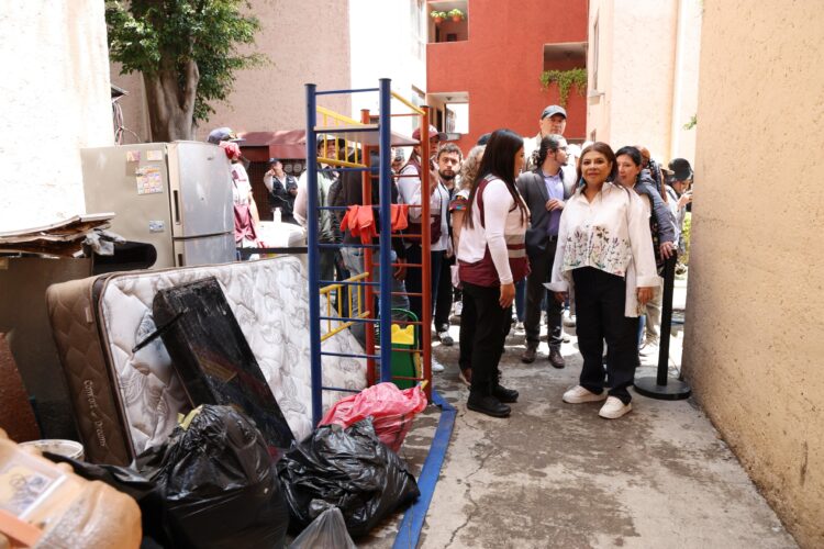 Brugada garantiza apoyo a familias afectadas por inundaciones en Iztacalco