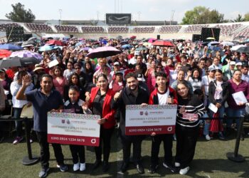 Gobierno de CDMX avanza en entrega de tarjetas para 1.2 millones de estudiantes