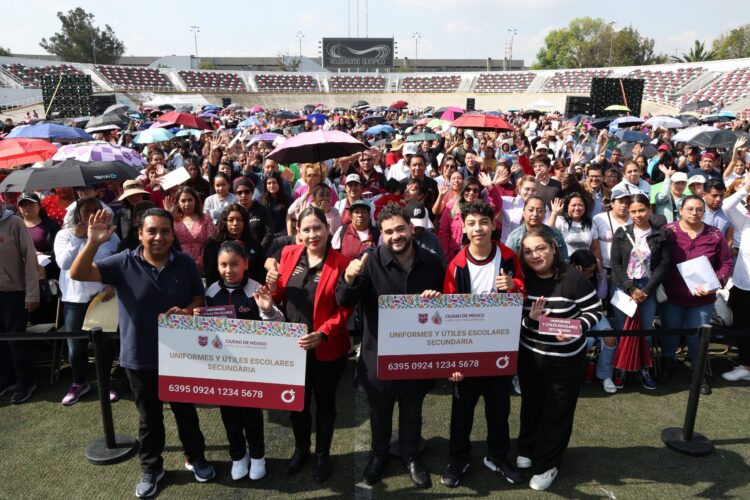 Gobierno de CDMX avanza en entrega de tarjetas para 1.2 millones de estudiantes