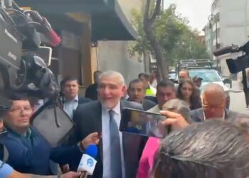 «¡Saludos a La Barredora!», le gritan a Adán Augusto López en el Centro Histórico