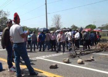 Maestros de la zona Sierra de Chiapas anuncian bloqueo en carretera internacional