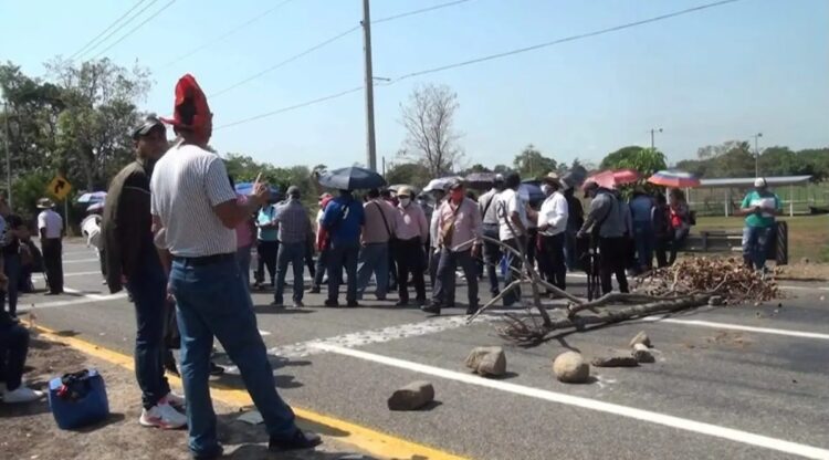 Maestros de la zona Sierra de Chiapas anuncian bloqueo en carretera internacional