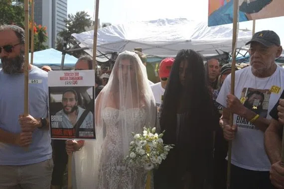 La exrehén Ilana Gritzewsky, ciudadana mexicana-israelí liberada por Hamás en noviembre de 2023, celebró este domingo una boda simbólica