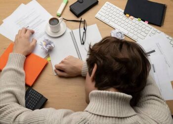 México enfrenta una crisis silenciosa en los centros de trabajo: el burnout, reconocido como un síndrome a causa de la fatiga crónica