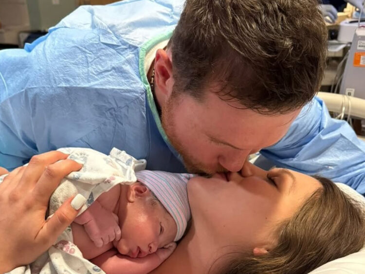 Canelo Álvarez anunció el nacimiento de su hija