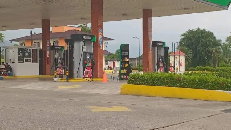 El reciente desabasto de gasolina en gran parte de la Costa y Soconusco de Chiapas se debe al conflicto entre Pemex y arrendadores de pipas.
