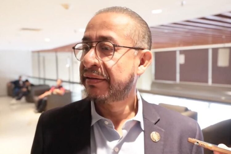 El presidente de la Sección Instructora, Hugo Éric Flores Cervantes informa que la solicitud de desafuero se presentan dos delitos contra el dirigente del PRI, Alejandro Moreno