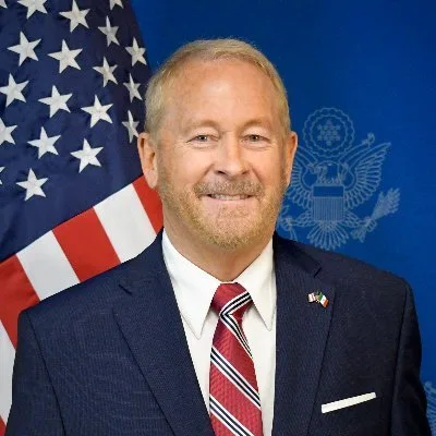 El embajador de Estados Unidos en México, Ronald Johnson agradece al gobierno de la presidenta Sheinbaum la la extradición de 26 fugitivos.