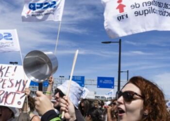 Air Canada y Air Canada Rouge estallaron huelga, lo que afectó a más de medio millón de pasajeros. Rechazan "Back to Work".