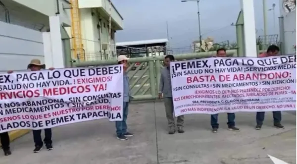 Jubilados de Pemex se manifiestan