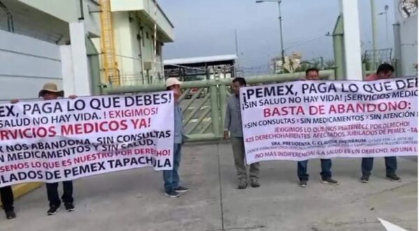 Jubilados de Pemex se manifiestan 
