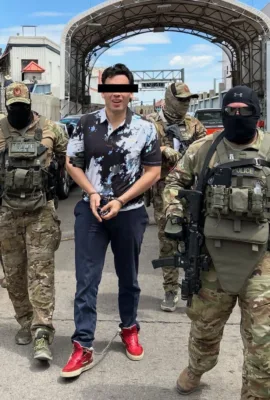 El embajador de EU en México, Ronald Johnson difundió la primera fotografía de Julio César Chávez Jr. tras su deportación al país.