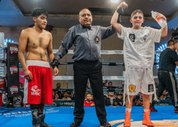 Julio "Güerito" González debutó con triunfo como boxeador profesional.