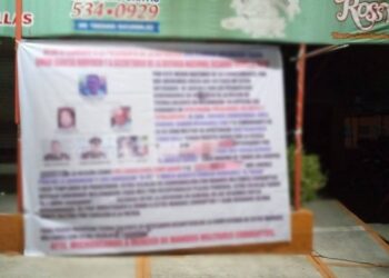 En Apatzingán, Michoacán colocaron narcomantas donde acusan a mandos policiales de estar involucrados con el crimen organizado.