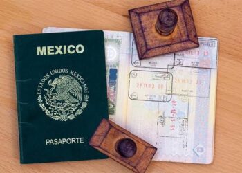 La SRE informa sobre los costos oficiales para la expedición del pasaporte, de los requisitos vigentes y de los descuentos aplicables.