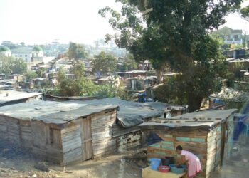 Pobreza por ingreso aumenta 4.3% en julio; supera a inflación en zonas urbanas