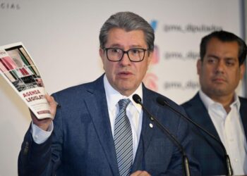 El líder de los diputados de Morena, Ricardo Monreal no descarta que en el próximo mes de diciembre esté lista la iniciativa de reforma electoral.