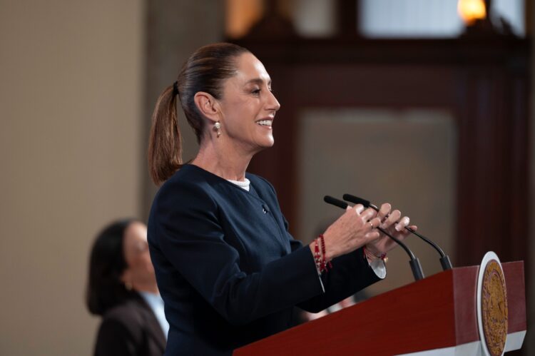 Sheinbaum califica de interesante que la DEA equipe a García Luna con “El Mayo”. La presidenta subraya la relevancia de la comparación.