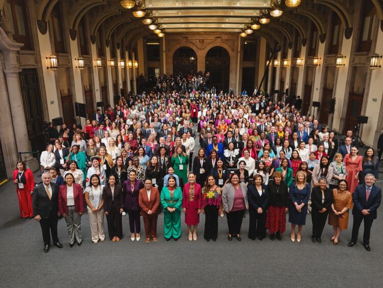 La presidenta de México, Claudia Sheinbaum afirmó que “aunque es tiempo de mujeres, persiste la misoginia y el machismo”.