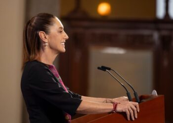 Sheinbaum pide que se investigue a funcionarios vinculados con sobornos de “El Mayo”