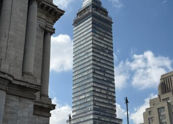 En lo alto del Centro Histórico, la Torre Latinoamericana alberga tres exposiciones que conectan generaciones.