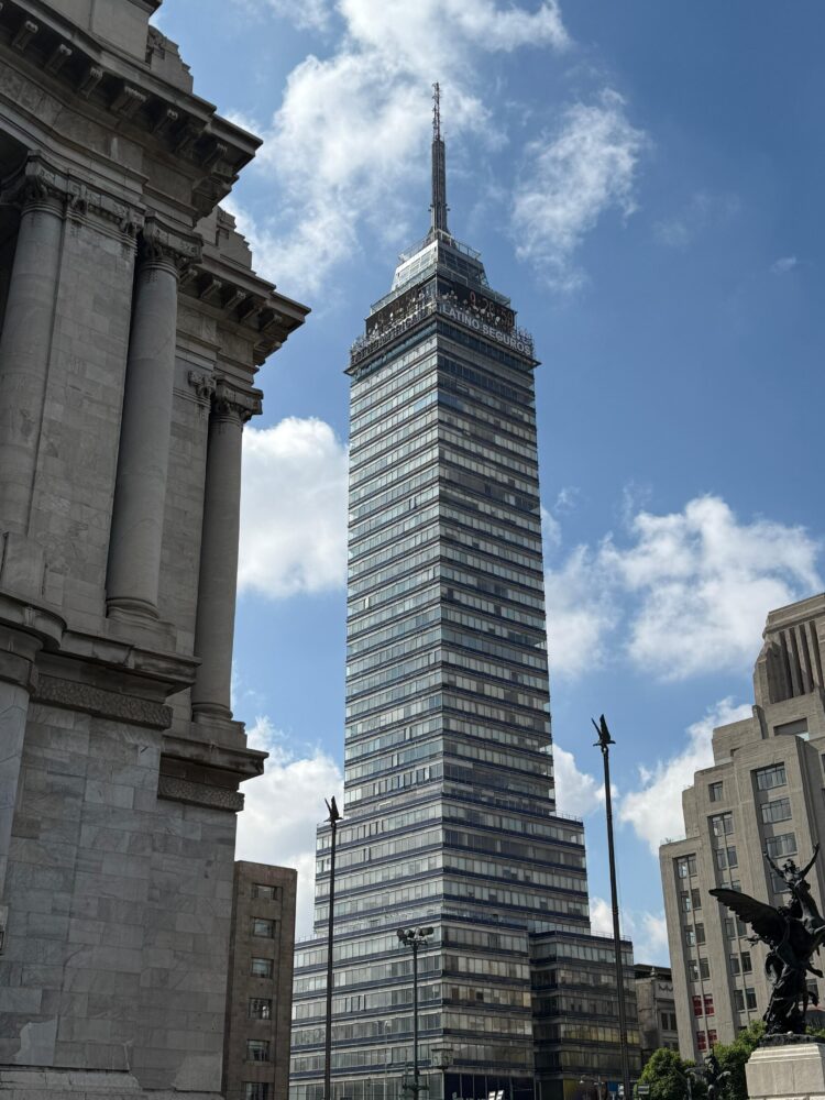 En lo alto del Centro Histórico, la Torre Latinoamericana alberga tres exposiciones que conectan generaciones.