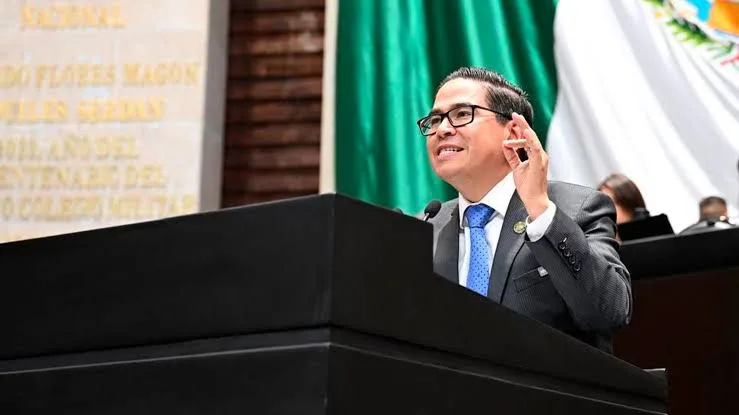 Diputados del PAN se declararon en alerta para evitar abusos en la compra de útiles escolares, señala el Daniel Chimal García.