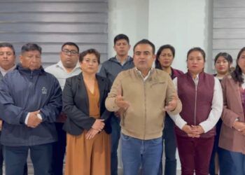 Abel Flores Guzmán, presidente municipal de Xalatlaco, decreta 40 días de luto por homicidio de cinco personas en el tianguis de San Agustín. Foto Gerardo Carmona