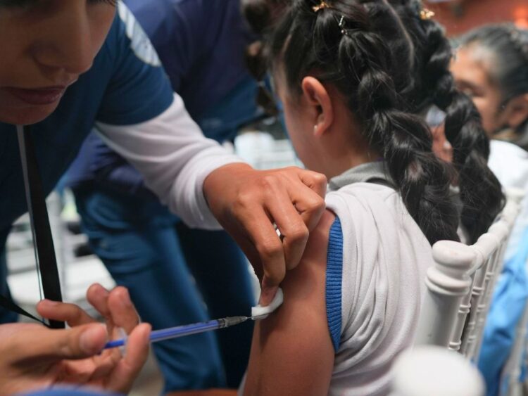 Arranca campaña de Vacunación contra el VPH. AMEXI