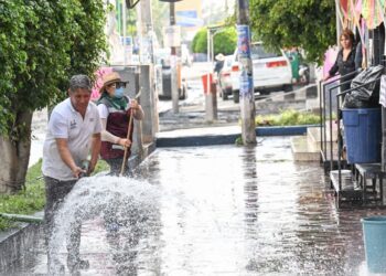 Avanza limpieza en Nezahualcóyotl tras inundaciones por las intensas lluvias del fin de semana