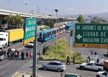 Bloqueo en avenida Central por desaparición de adolescente en Ecatepec. Foto Especial