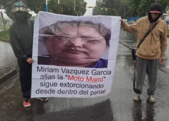 Bloqueo en vialidades de Texcoco; denuncian extorsiones de interna “La Moto Mami”