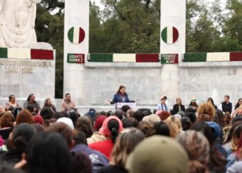 CDMX lanza programa para personas cuidadoras