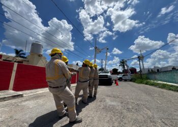 Apagón en Península de Yucatán afecta a más de 2 millones; avanza restablecimiento de luz