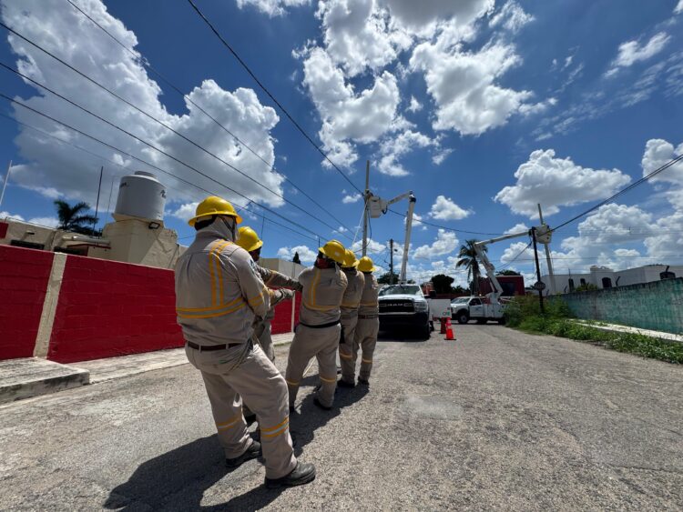 Apagón en Península de Yucatán afecta a más de 2 millones; avanza restablecimiento de luz