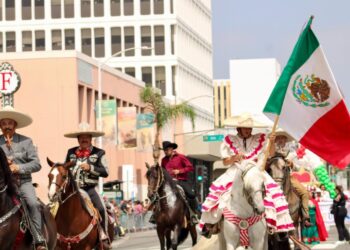 Entre el miedo y la resistencia, mexicanos celebran Fiestas Patrias en California